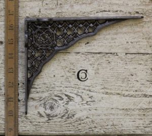 Jali lattice cast iron shelf bracket 17.78x20.32cm (7″x8.5″)