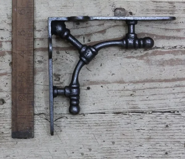 Corinthian antique iron shelf bracket 20.5x20cm - Image 4